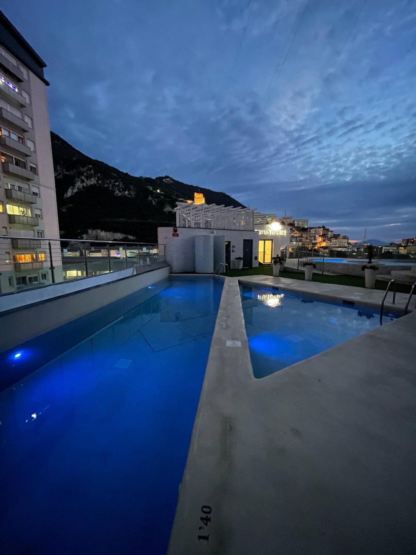 Urban Oasis At Luxurious Ocean Village Gibraltar Exteriör bild