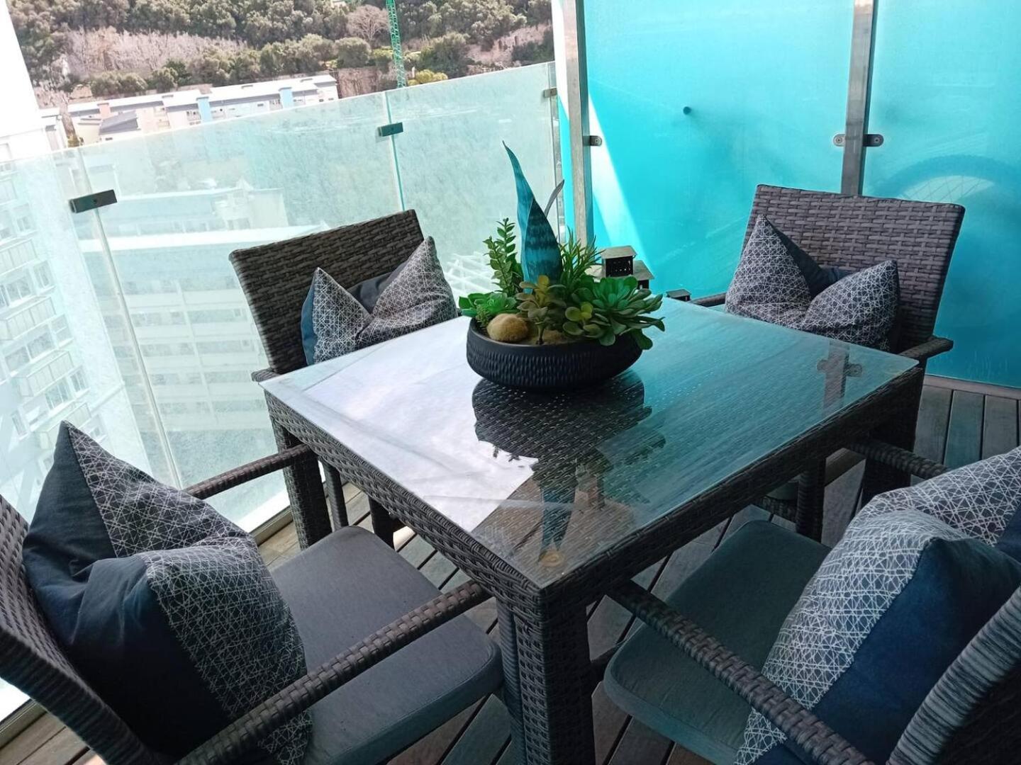 Urban Oasis At Luxurious Ocean Village Gibraltar Exteriör bild
